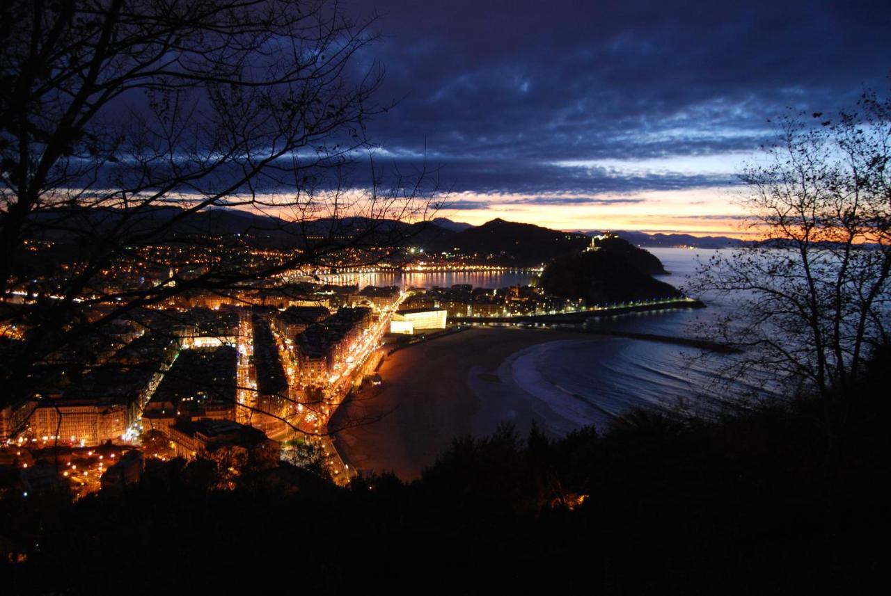 Amazing Views Over San Sebastian In A Family Cottage Exterior photo