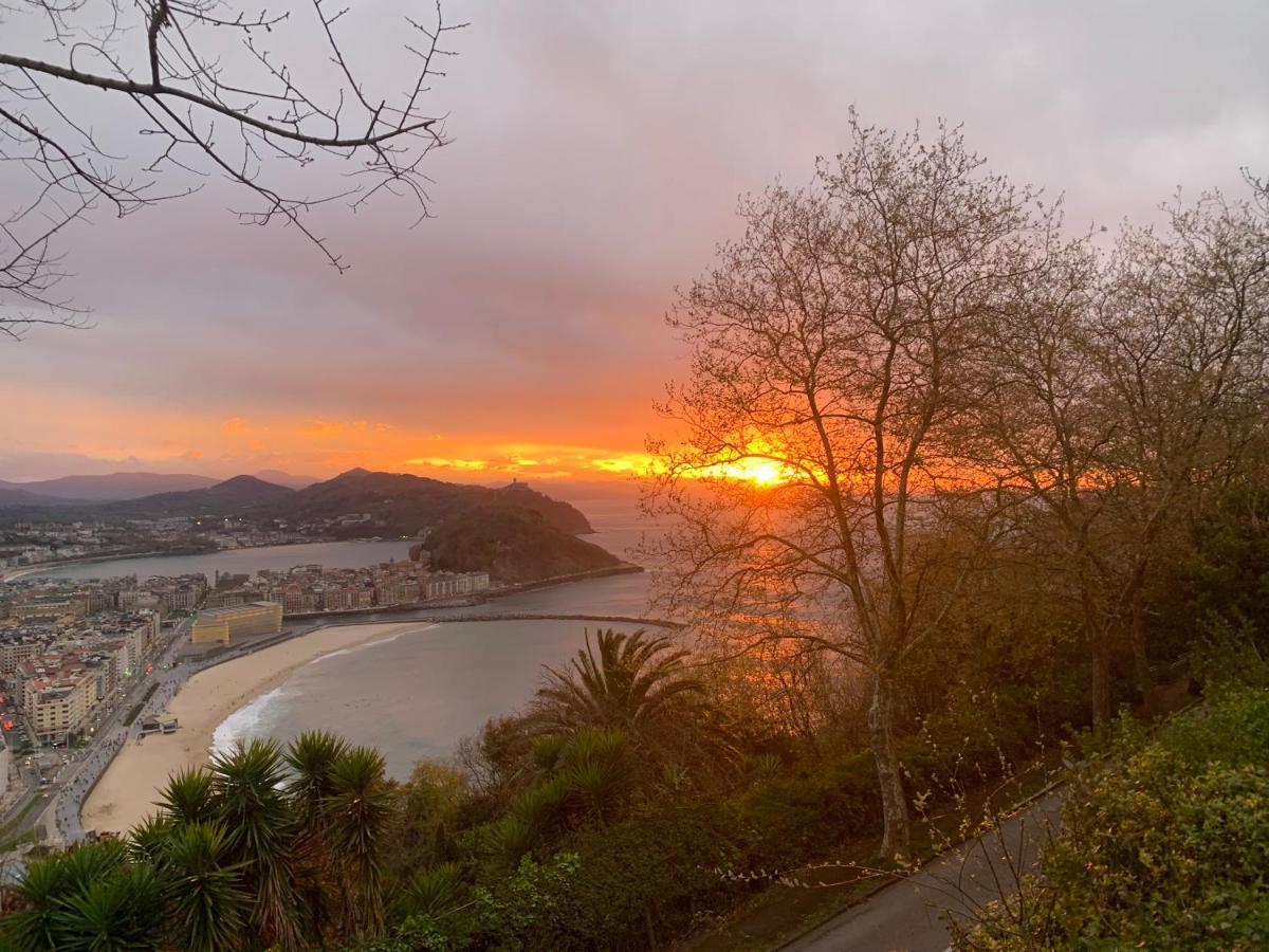 Amazing Views Over San Sebastian In A Family Cottage Exterior photo